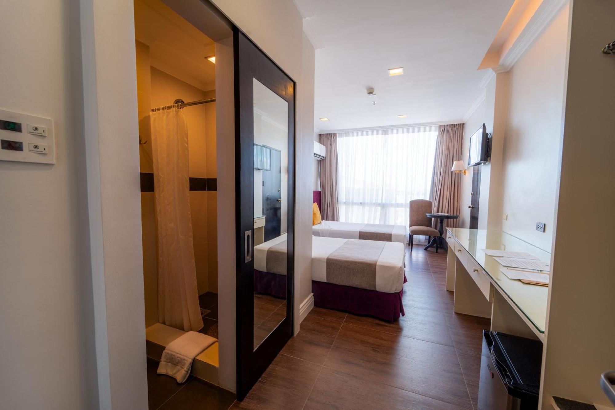 Metrocentre Hotel Tagbilaran City Exterior foto